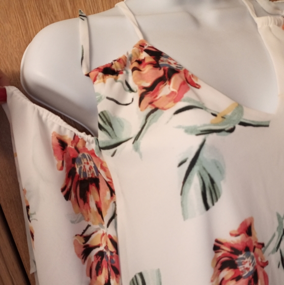 LUXOLOGY - Picture 3 of 5